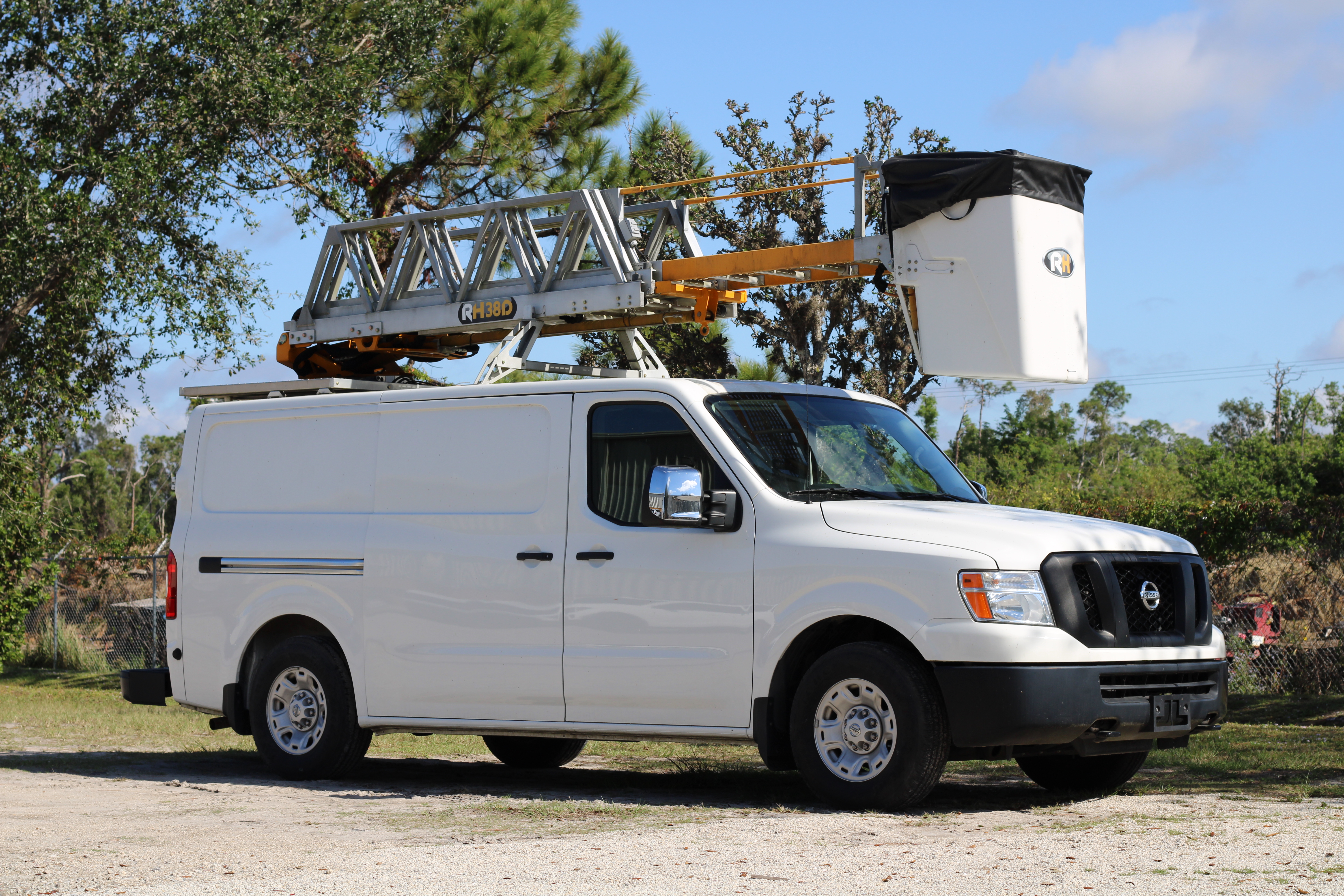 RH38D - Nissan 3500 (2019)